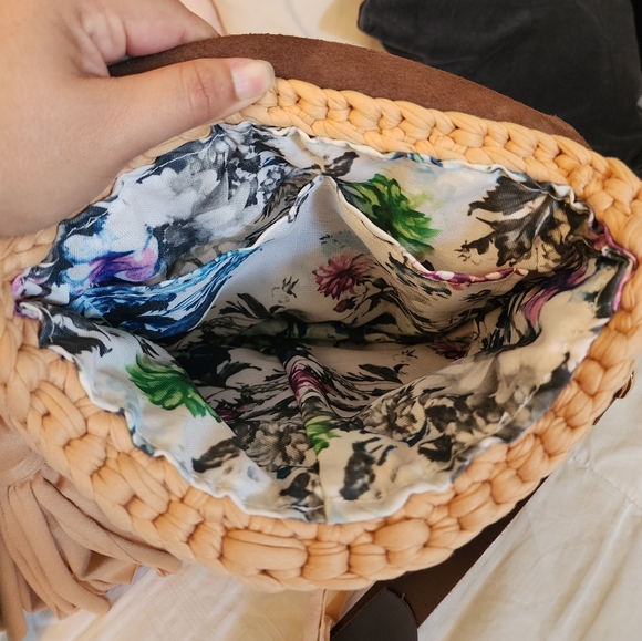 Woven knit crochet Tan and Brown Shoulder Bag - Picture 6 of 12